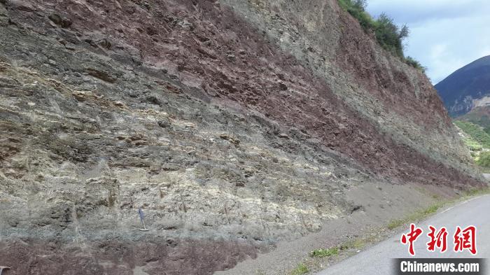 青藏高原東部始新世熱魯盆地的湖相沉積?！≈锌圃呵嗖馗咴?供圖