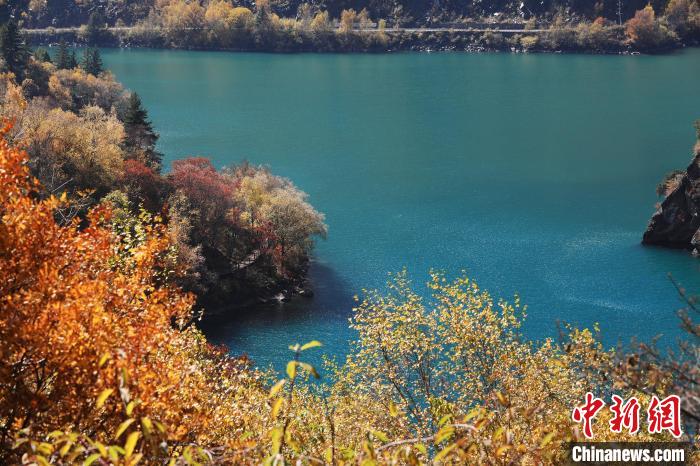 松坪溝風(fēng)光?！⑼?攝