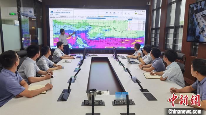 三峽梯調(diào)開展聯(lián)合會(huì)商。(資料圖) 莫祖鳳 攝