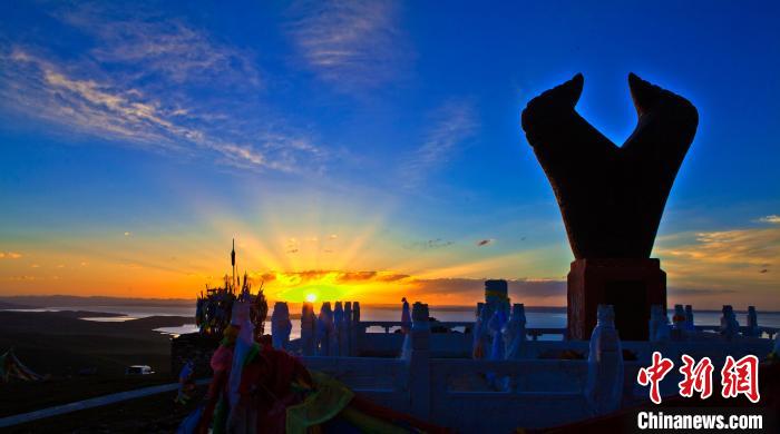 資料圖為果洛州境內(nèi)的黃河源頭牛頭碑?！」逯菸麄鞑抗﹫D