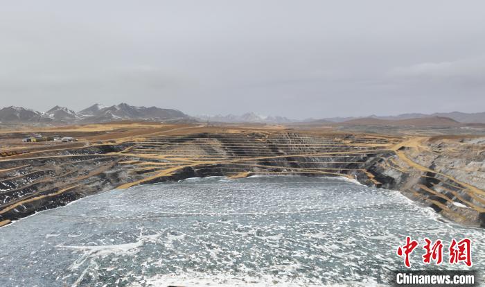 航拍圖為青海省海西蒙古族藏族自治州天峻縣木里礦區(qū)?！●R銘言 攝