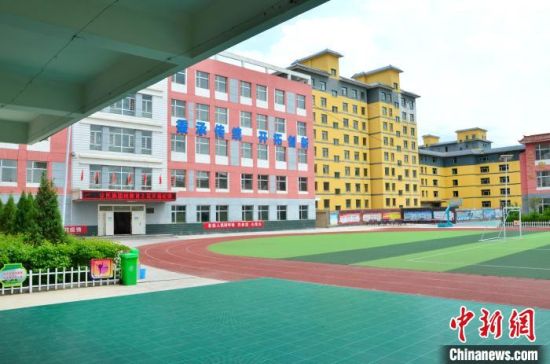 圖為化隆縣第一小學(xué)?！◆?shù)り枴z