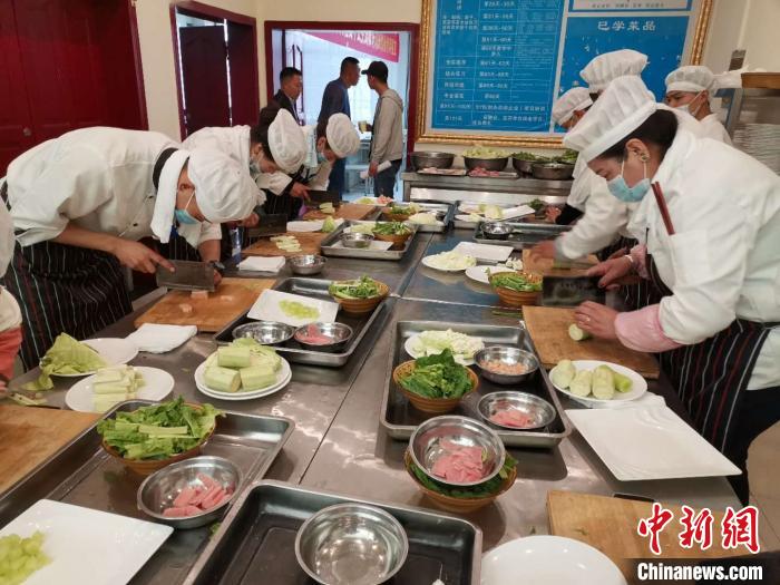 拉薩聚焦高校畢業(yè)生、農(nóng)牧民就業(yè)任務(wù)指標(biāo)均超額完成