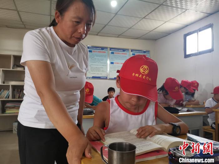 甘肅鄉(xiāng)村巾幗標(biāo)兵干一行愛一行：教書、建勞務(wù)施工隊(duì)成“大拿”