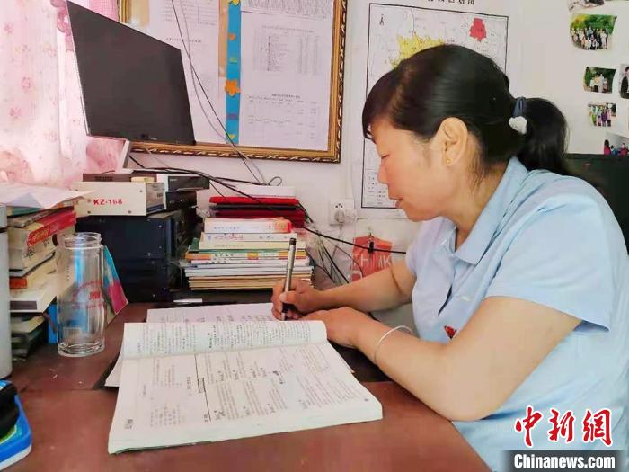 甘肅環(huán)縣“全能老師”堅(jiān)守“麻雀學(xué)校”：學(xué)生在，我就在