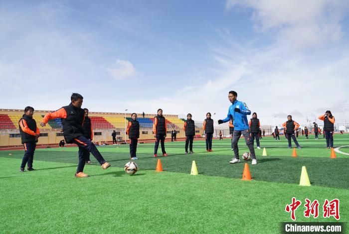 圖為孩子們正在進行訓(xùn)練?！●R銘言 攝