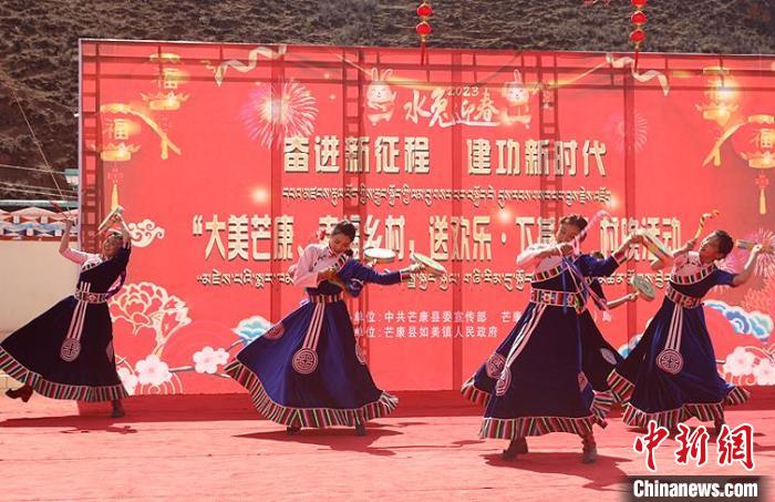 舞蹈《吉祥熱巴》?！∶⒖悼h委宣傳部供圖