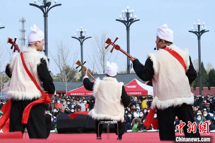 圖為陜北說書展演?！×赫赵?攝