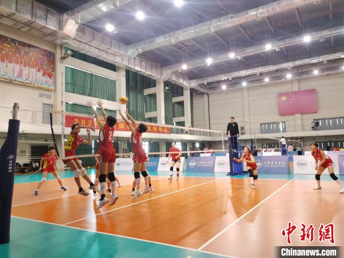 圖為全國(guó)青少年女排在天津進(jìn)行集訓(xùn)。　天津體育學(xué)院供圖