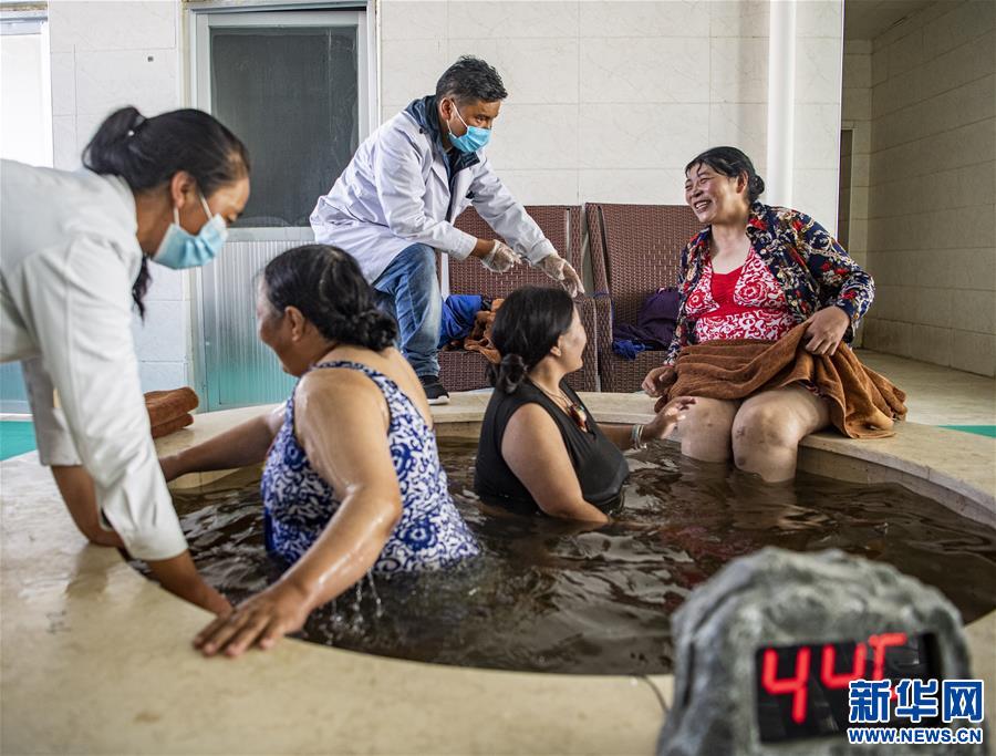 （新華全媒頭條·走向我們的小康生活·圖文互動(dòng)）（10）扎西德勒，我們的新家園——西藏易地扶貧搬遷搬出幸福美好新生活