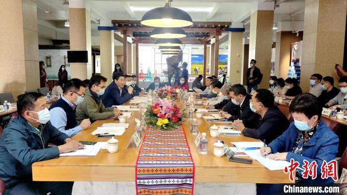 圖為國家糧食產業(yè)(青稞深加工)技術創(chuàng)新分中心在西藏拉薩掛牌儀式現(xiàn)場?！∝暽＠?攝