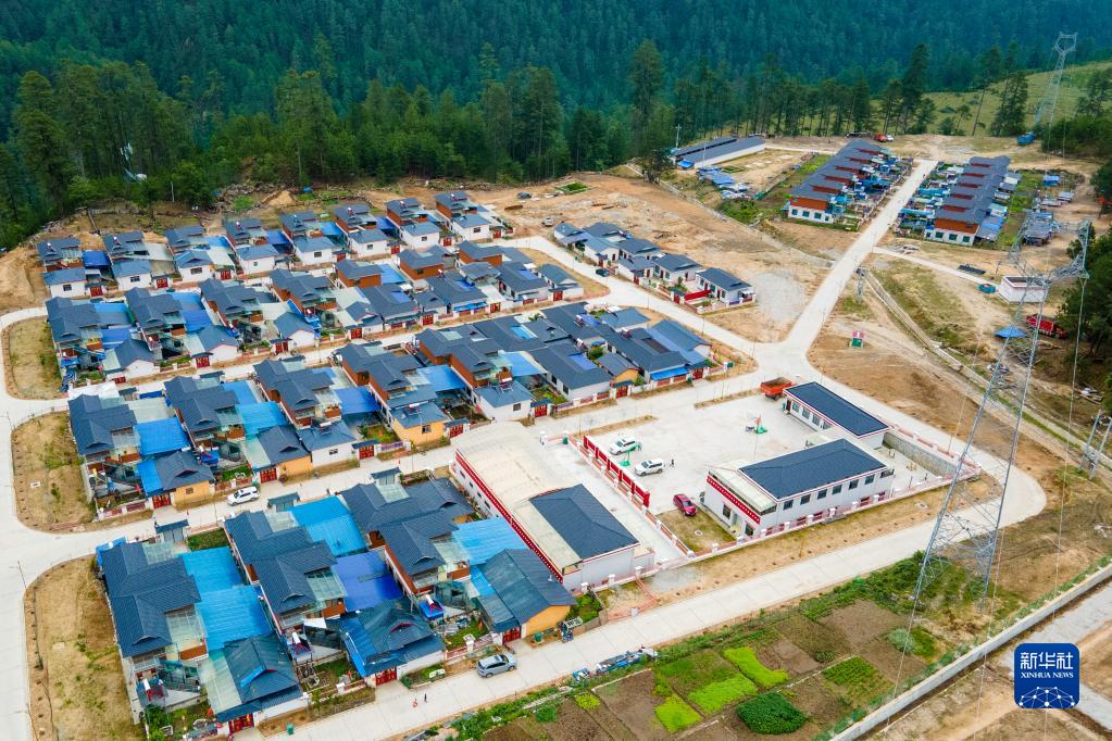 西藏林芝：易地搬遷，迎來幸福新生活