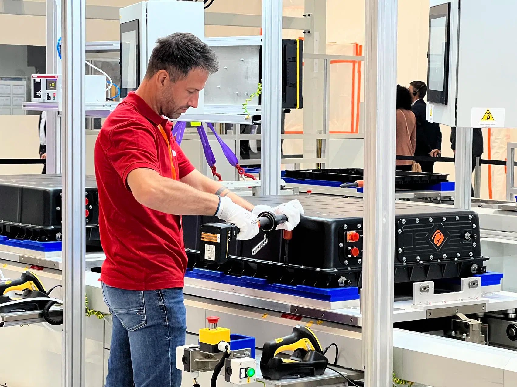 2023年9月國軒高科哥廷根工廠首款電池產(chǎn)品線投產(chǎn)。人民網(wǎng)記者 李強攝