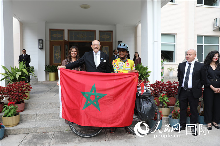9月6日，摩洛哥駐華大使阿卜杜勒卡迪爾·安薩里在大使官邸舉行儀式，歡迎并招待卡里姆·穆斯塔。人民網(wǎng)記者 王晶攝
