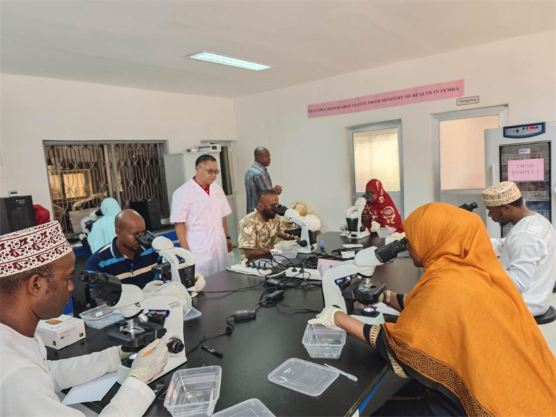 實驗室操作培訓現(xiàn)場。徐張懿攝。（專家組供圖）