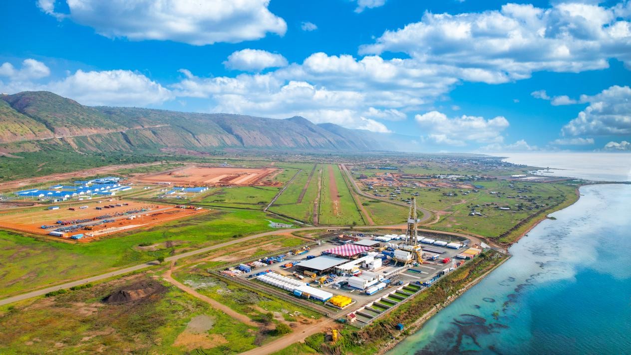 翠鳥(niǎo)油田開(kāi)發(fā)項(xiàng)目現(xiàn)場(chǎng)航拍圖。田雨攝