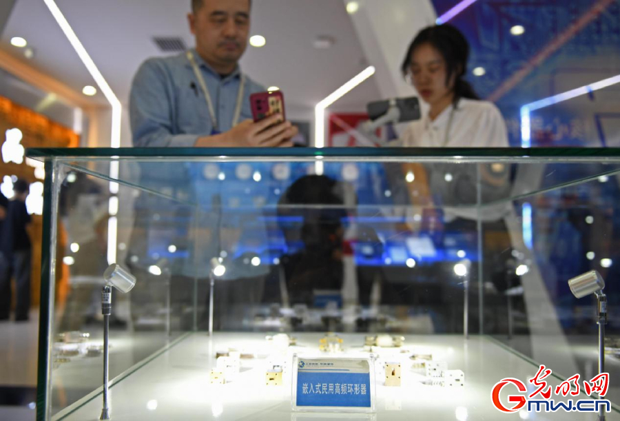 組圖丨AI、網(wǎng)絡(luò)安全、跨境電商……數(shù)字經(jīng)濟(jì)如此 “陜”耀