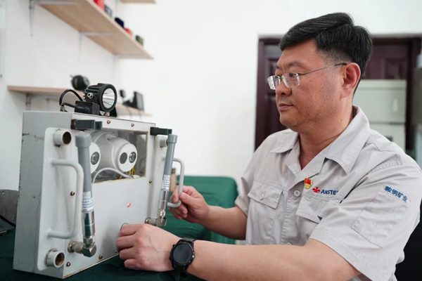 工作中的馬連成。受訪者供圖