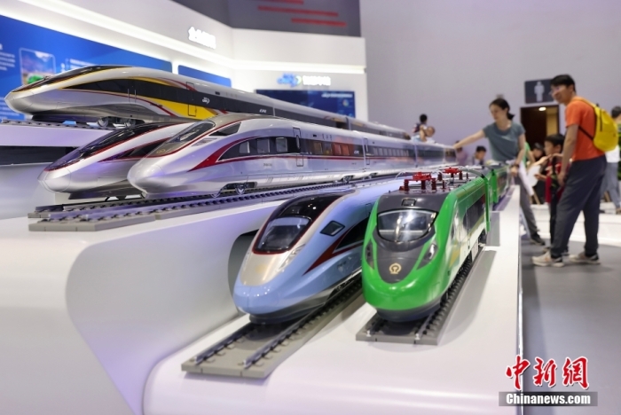 7月13日，第二十六屆北京科博會(huì)在北京國(guó)家會(huì)議中心開(kāi)幕。圖為復(fù)興號(hào)系列動(dòng)車(chē)組模型。<a target='_blank' href='/'><p  align=