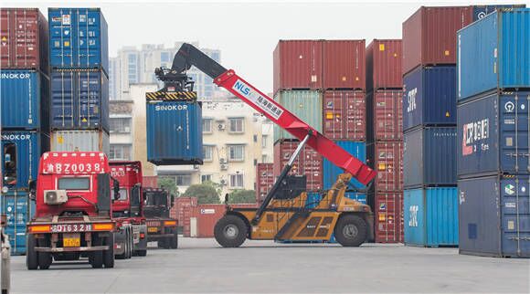 02 西部陸海新通重慶無(wú)水港。華龍網(wǎng) 通訊員郭晉 攝