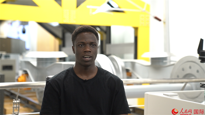 北京交通大學(xué)肯尼亞籍留學(xué)生阿布接受人民網(wǎng)采訪。人民網(wǎng) 周琳佳 攝