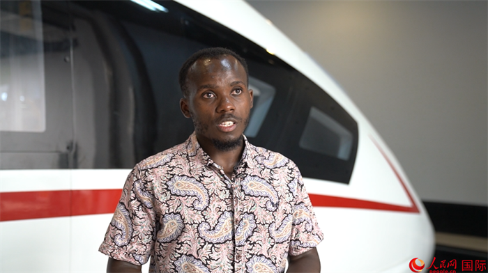 北京交通大學(xué)肯尼亞籍留學(xué)生卡里烏接受人民網(wǎng)采訪。人民網(wǎng) 周琳佳攝