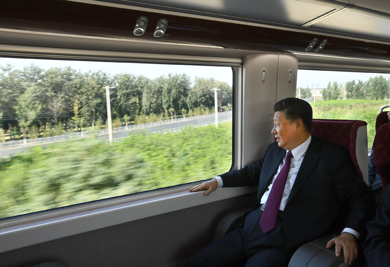 2019年9月25日，習(xí)近平總書記乘坐軌道列車前往北京大興國際機(jī)場。