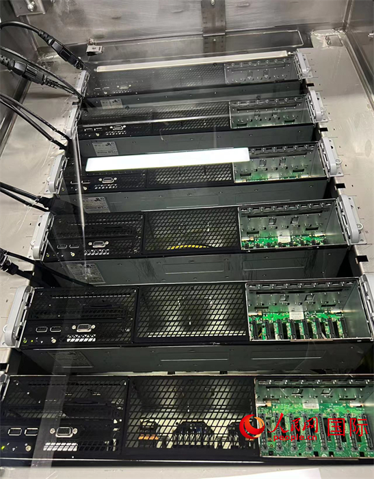 液冷服務(wù)器。人民網(wǎng)記者曾書柔攝