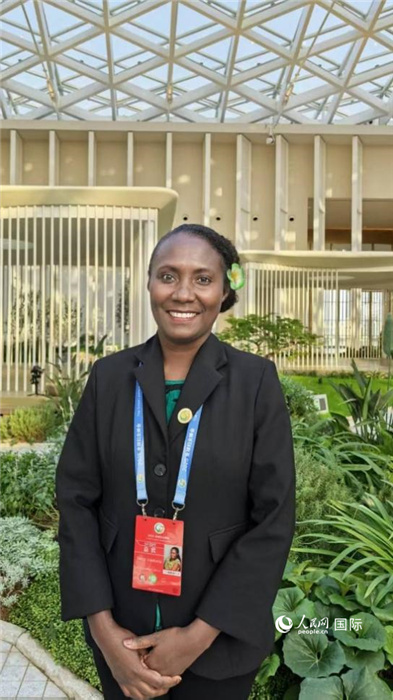 所羅門(mén)群島婦女、青年、兒童與家庭事務(wù)部新聞發(fā)言人尼祿·凡科莎接受人民網(wǎng)采訪。 人民網(wǎng) 吳詩(shī)敏攝