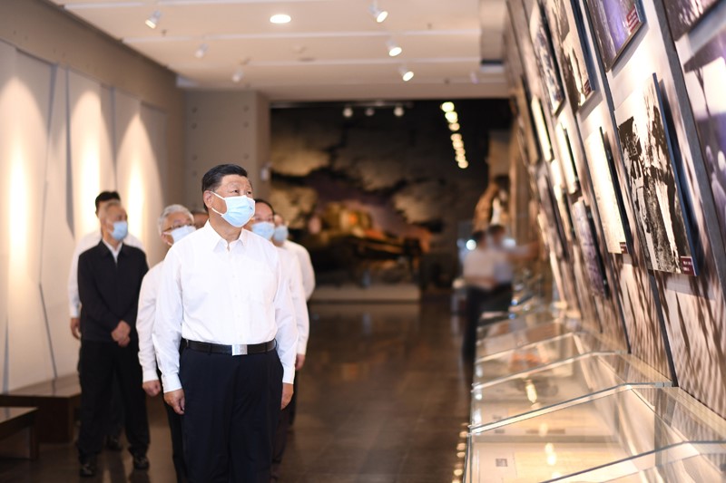 2022年8月16日至17日，中共中央總書(shū)記、國(guó)家主席、中央軍委主席習(xí)近平在遼寧考察。這是16日下午，習(xí)近平在錦州市考察遼沈戰(zhàn)役紀(jì)念館。 新華社記者 燕雁 攝