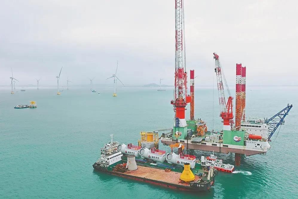 福能集團曾是“一煤獨大”的老國企，近年來積極轉型，布局新能源、新材料、醫(yī)療健康等領域。圖為福能集團三川海上風電項目。（資料圖片）