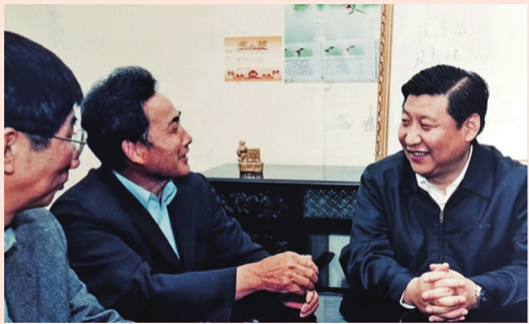 2003年4月24日，時(shí)任浙江省委書記習(xí)近平在浙江下姜村調(diào)研。