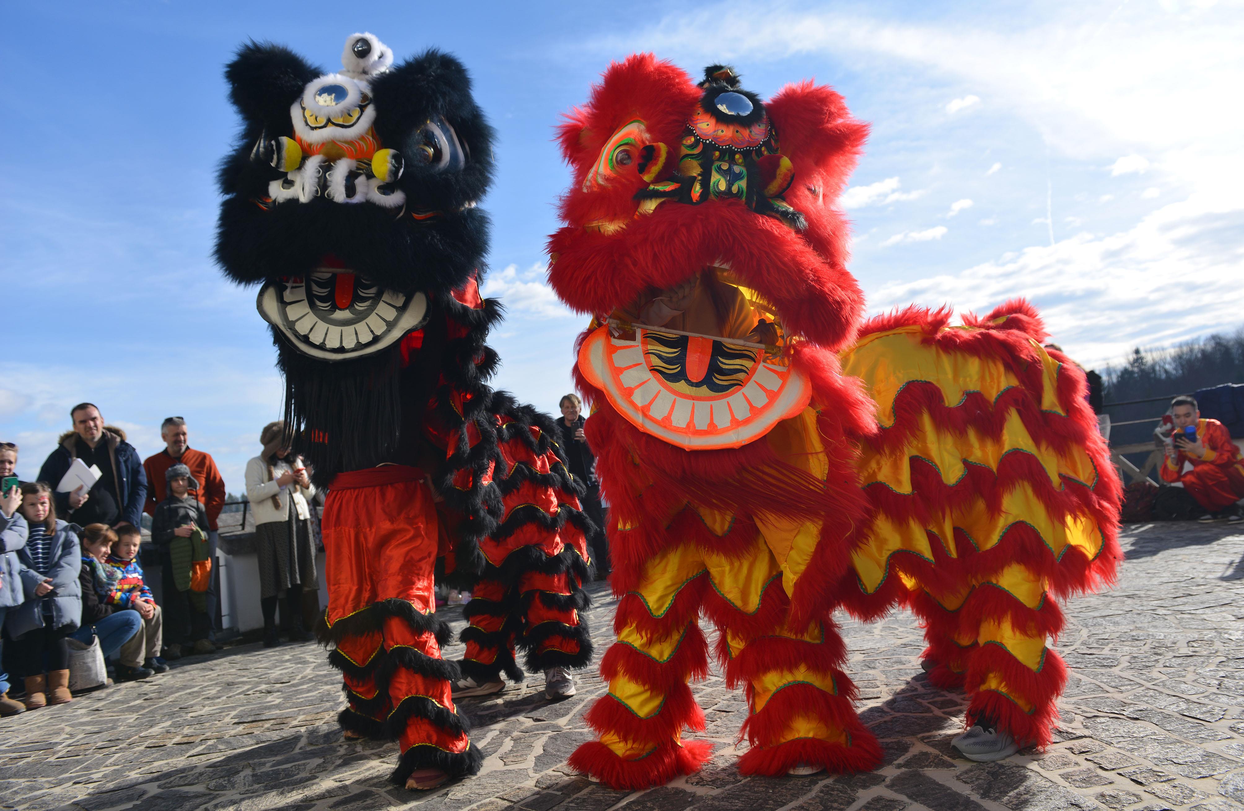 △當?shù)貢r間2024年2月4日，克羅地亞克拉皮納，薩格勒布大學孔子學院舉辦一系列活動，迎接中國農歷龍年春節(jié)。