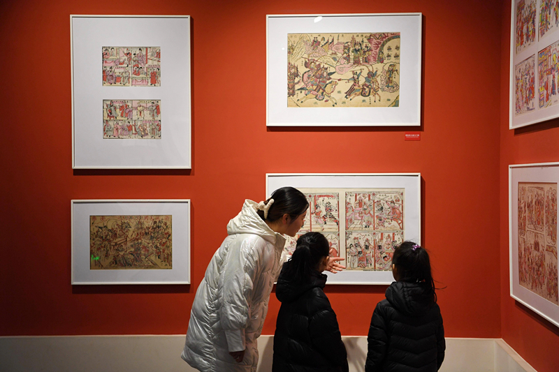 2023年2月3日，游客在河北武強(qiáng)年畫博物館參觀。