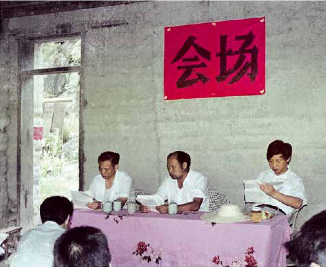 1989年7月，習(xí)近平在壽寧縣下黨鄉(xiāng)召開現(xiàn)場辦公會。