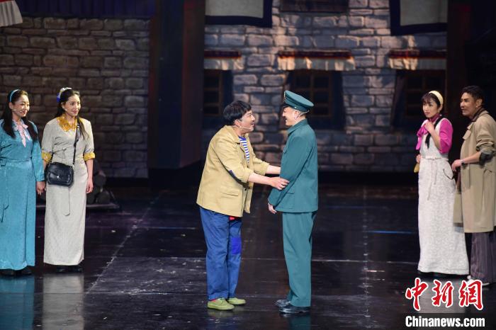 圖為西藏本土話劇《八廓街北院》演出現(xiàn)場?！?攝