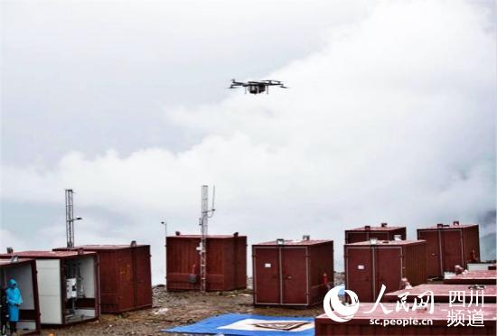 四川甘孜雅江縣引入無人機運輸，拓寬群眾致富增收新渠道。（圖片由雅江縣委宣傳部提供）