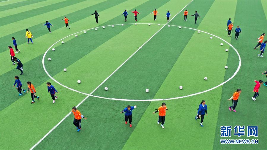 （體育·專題）（19）足球——踢球吧！草原女孩