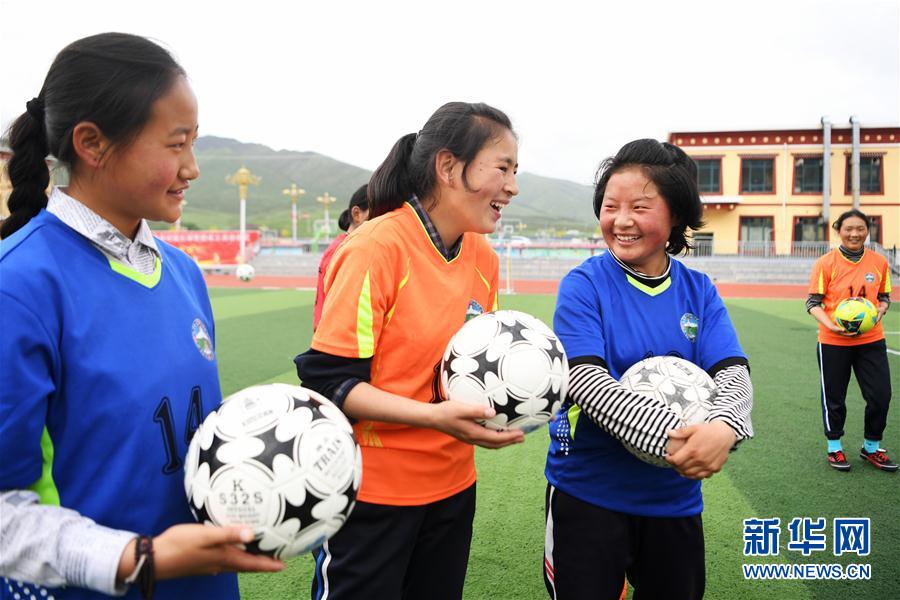（體育·專題）（12）足球——踢球吧！草原女孩