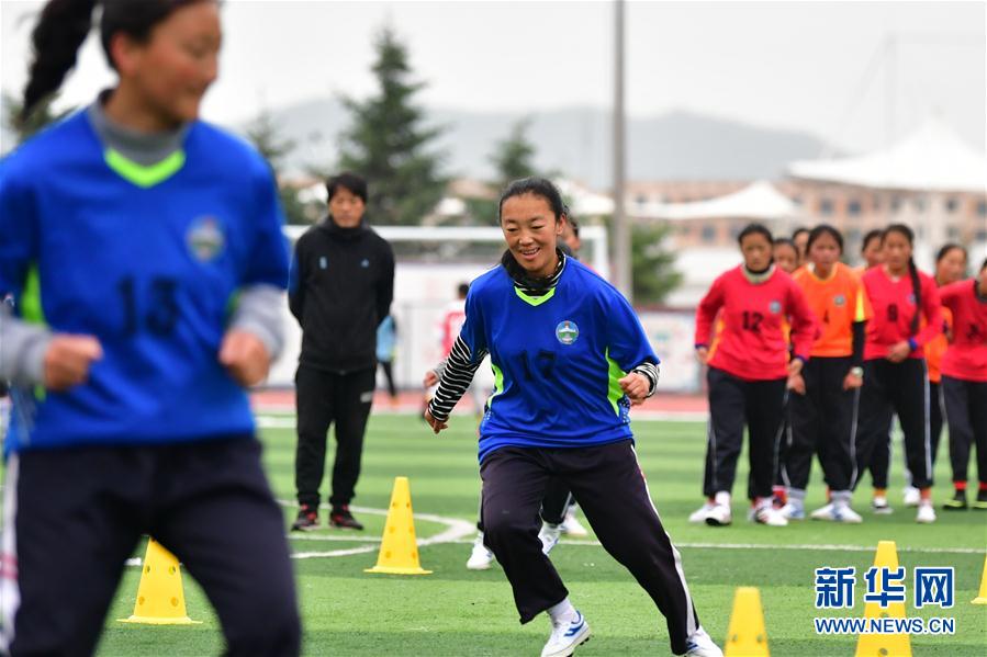 （體育·專題）（14）足球——踢球吧！草原女孩