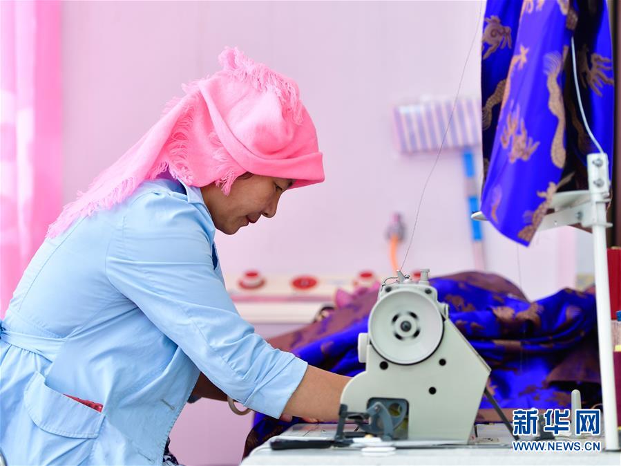 (走向我們的小康生活)(5)青海共和縣:移民安置點的幸福生活