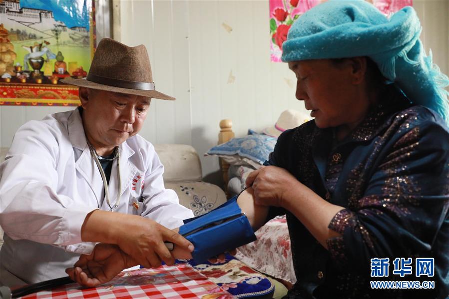(圖文互動(dòng))(2)村醫(yī)斗拉加的堅(jiān)守