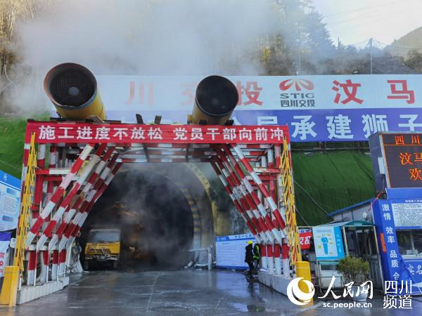 獅子坪隧道口。郭瑩 攝