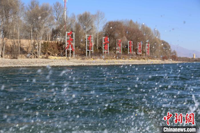 “天下黃河貴德清”:青海貴德碧水丹山蜿蜒相依