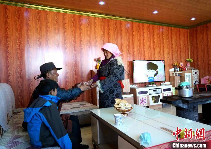 圖為易地搬遷后的哇保家。　才項(xiàng)什姐 攝