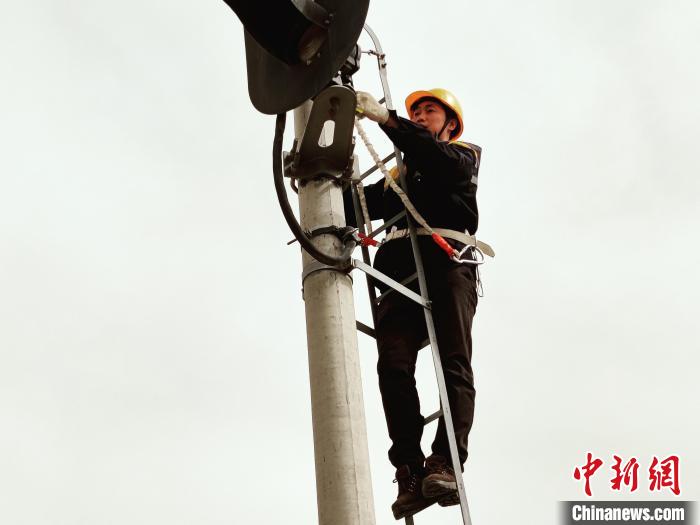 青?！胺蚱迿n”攜手守護(hù)“天路”平安