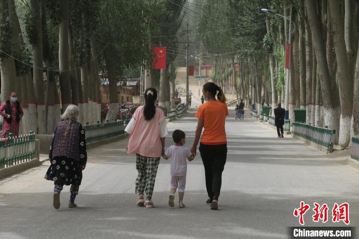 圖為進藏先遣英雄連誓師地原址所在的新疆維吾爾自治區(qū)和田地區(qū)于田縣普魯村現(xiàn)貌?！畛坛?攝