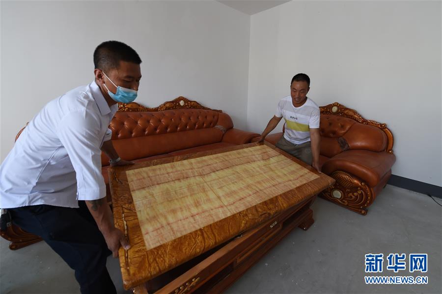 （新華全媒+）（27）千里“挪窩”，踏實開啟新生活