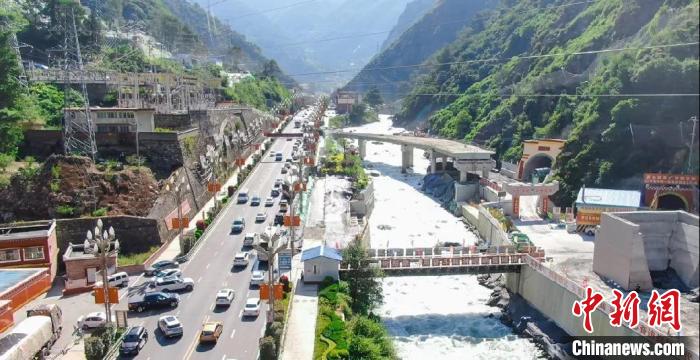 郭達山隧道進口實況?！】蛋蛡髅焦﹫D