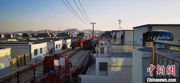 圖為蘭州新區(qū)移民安置區(qū)。　魏建軍 攝
